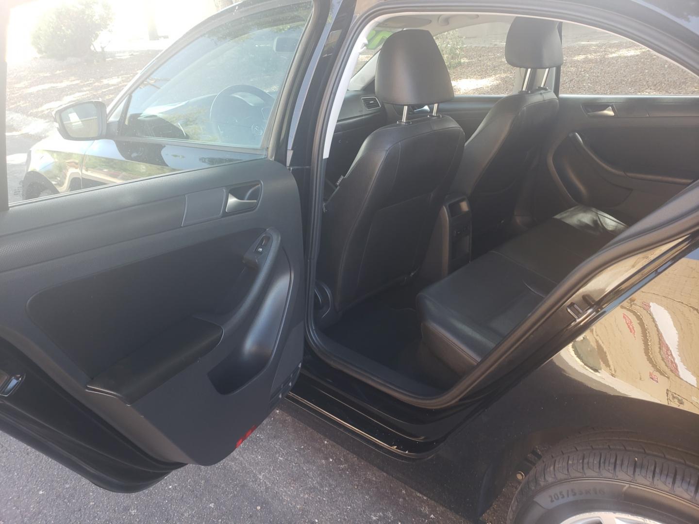 2012 /black Volkswagen Jetta SE (3VWDX7AJ6CM) with an 2.5 l5 engine, 6-Speed Automatic transmission, located at 323 E Dunlap Ave., Phoenix, AZ, 85020, (602) 331-9000, 33.567677, -112.069000 - 2012 Volkswagen Jetta,...... A True Must See!!....... No accidents, Cold AC, The car is gorgeous inside and out, Touch screen stereo/CD player, Bluetooth, satellite compatible, phone sync, power windows, power door locks, Clean Black interior Black with beautiful Black leather seats in near perfect - Photo#10